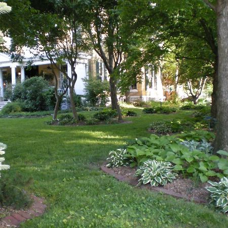 Beall Mansion An Elegant Bed & Breakfast Inn Alton Eksteriør billede